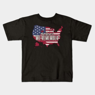 In Honor We Remember Memorial Day Patriotic American Flag Kids T-Shirt